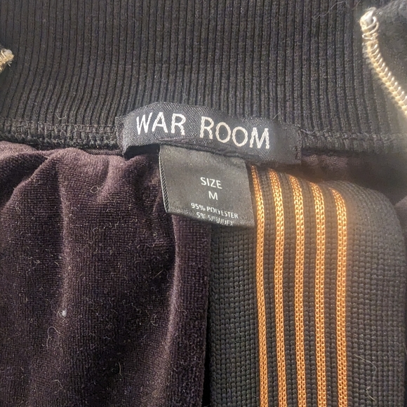 War Room Tracksuit - Picture 3 of 4